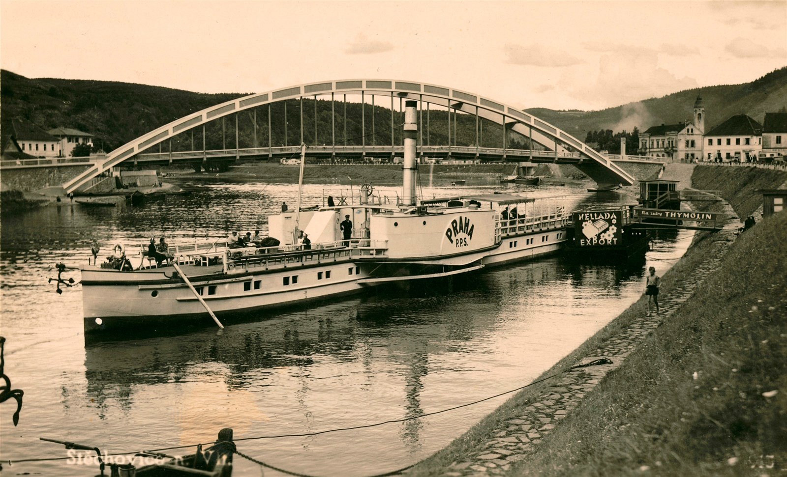 Historický parník Praha na Vltavě