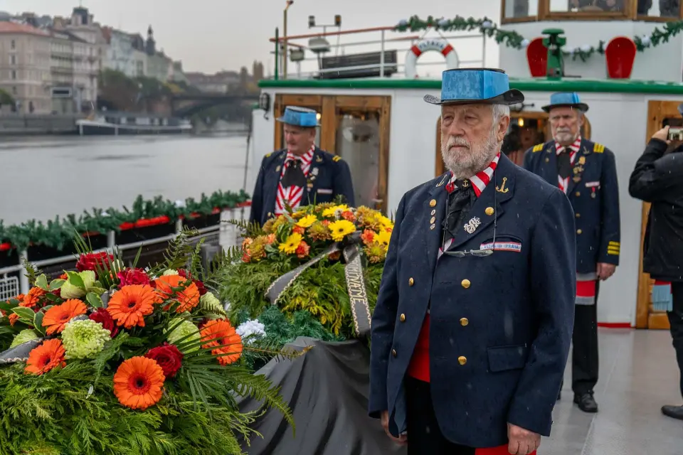 Tryzna za utonulé — fotografie 6