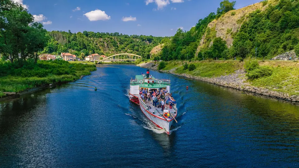 Plavby na Slapy č. 11