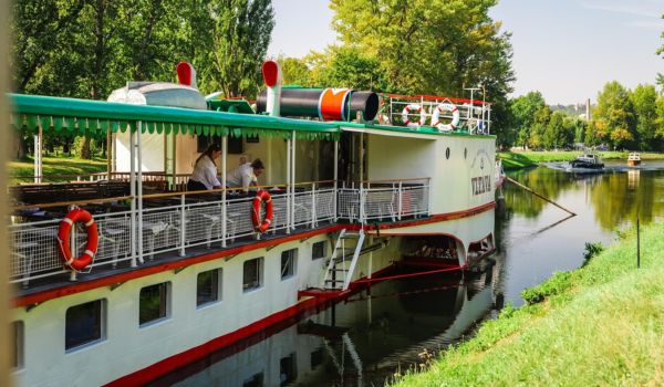 Historický parník Vltava míří do zoo