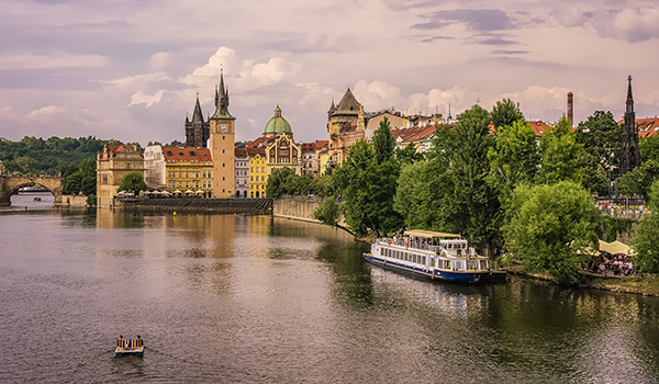 Hodinová plavba po Vltavě